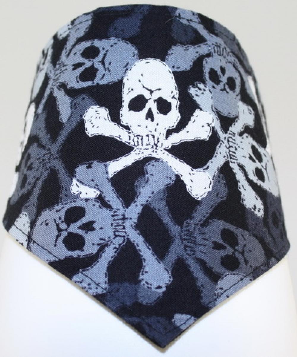 Halstuch für Hunde graue und weiße Totenköpfe auf schwarz